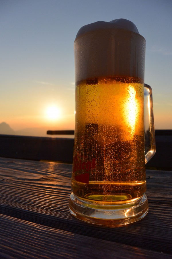 cerveja, bebida, refrescante, artesanato, copo, espuma, loira, pôr do sol, praia, verão, conceito, relaxar, ninguém, chop,