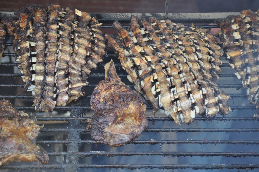 Assado, Grelha, Grelha, Comida Típica, Tradição, Campo, Carne, Costela, Ribs, EmbersCozinhado, Quente, Gordura