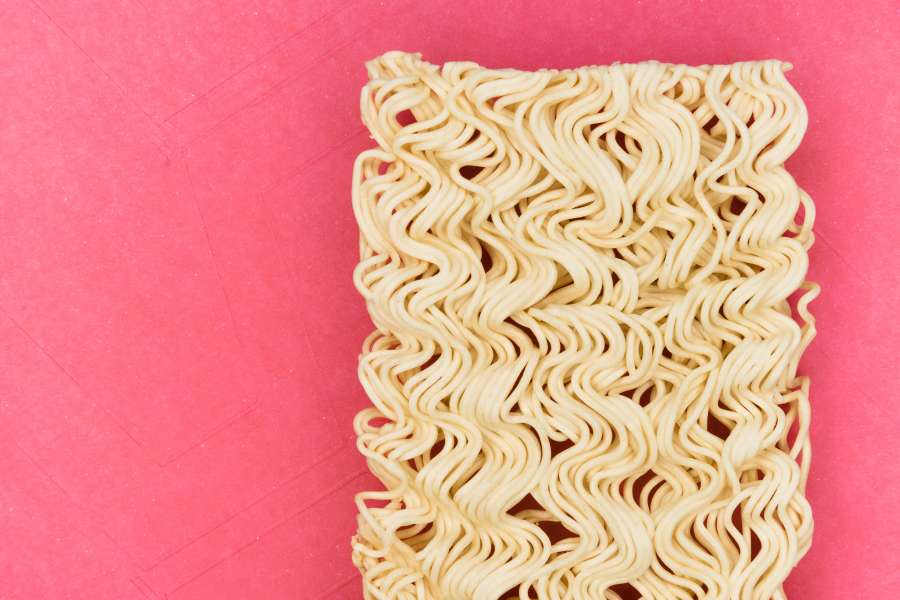 macarrão, comida, ramen, macarrão, asiático, chinês, instantâneo, saboroso, oriental, refeição, japonês, cozinha, rápido, almoço, rápido, barato, tradicional, plano de fundo, cru, amarelo, seco, branco, trigo, cozinheiro, Ásia, fastfood, insalubre, isolado, textura, cozinhar, cultura, cru, closeup, tigela, comer, tempero, lixo, sopa, gordura, jantar, quente, macarrão, lanche, ingrediente, conveniência, pauzinhos, fresco, seco, saudável, Japão