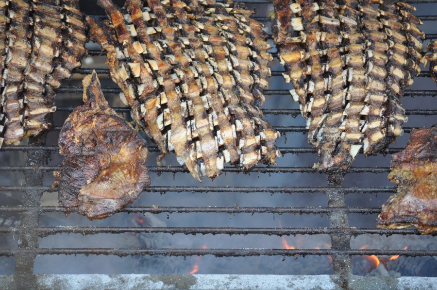 Assado, Grelha, Grelha, Comida Típica, Tradição, Campo, Carne, Costela, Ribs, EmbersCozinhado, Quente, Gordura