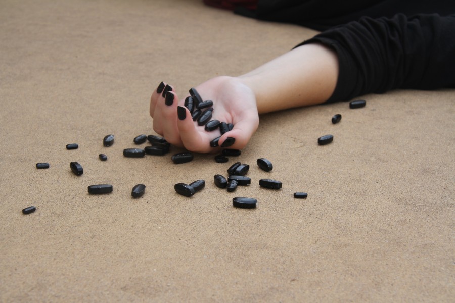 overdose, droga, drogas, vício, morte, preto, pílula, pílulas, pílula, pílulas, mulher, viciado, depressão, depressivo, conceito, uma pessoa, medicação, medicação, ilegal,