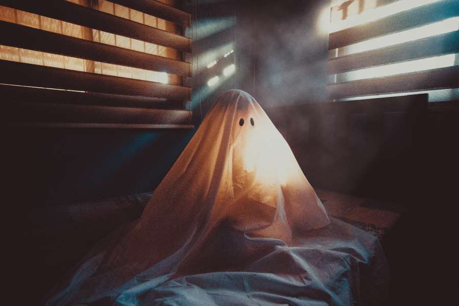 solitário, assustador, escuro, mistério, sozinho, fantasma, misterioso, silhueta, sombra, horror, pessoa, noite, homem, assustador, nebuloso, espírito, névoa, pesadelo, menina, branco, assustador, luz, névoa, halloween, medo, jovem, ao ar livre, nebuloso, fantasmagórico, brilho, mulher, preto, pessoas, plano de fundo, perigo, fêmea, solidão, bela, casa, temperamental, triste, casa, crime, conceito, masculino, atmosférico, dia das bruxas,
