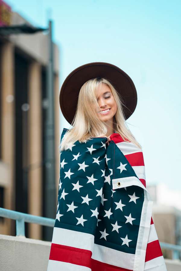 americana, independência, eua, dia, américa, feriado, julho, celebração, feliz, nacional, bandeira, unido, liberdade, azul, plano de fundo, vermelho, patriótico, quarto, 4, patriotismo, saudação, design, 4 de julho, evento, branco, estados, estados unidos, dia da independência, país, comemorar, história, nação, 4, quarto de julho, liberdade, 4 de julho, 4 de julho, 4 de julho plano de fundo, bandeira dos EUA, bandeira dos estados unidos, mulher, loira,