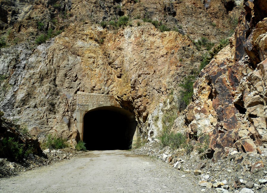 Estrada, Rota, Montanha, Estrada, Terra, Túnel, Dia, Escuro, Ninguém, Mendoza, Argentina,