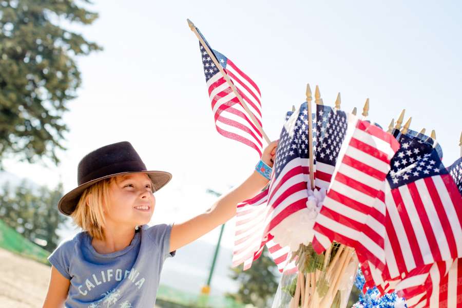 americana, independência, eua, dia, américa, feriado, julho, celebração, feliz, nacional, bandeira, unido, liberdade, azul, plano de fundo, vermelho, patriótico, quarto, 4, patriotismo, saudação, design, 4 de julho, evento, branco, estados, estados unidos, dia da independência, país, comemorar, história, nação, 4, quarto de julho, liberdade, 4 de julho, 4 de julho, 4 de julho plano de fundo, bandeira dos EUA, bandeira dos estados unidos, criança,