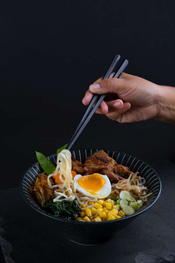 prato, refeição, tigela, comida, cozinha, asiático, sopa, ramen, macarrão, delicioso, cozinhar, almoço, tradicional, chinês, japonês, ovo, vegetal, jantar, plano de fundo, Japão, ilustração, restaurante, quente, Ásia, gourmet, saudável, prato, udon, ingrediente, pauzinhos, vetor, macarrão, picante, frango, isolado, coreano, molho, miso, branco, comer, receita, saboroso, carne, carne de porco, ingredientes, cozinheiro, fresco, cozido, desenho animado, macarrão