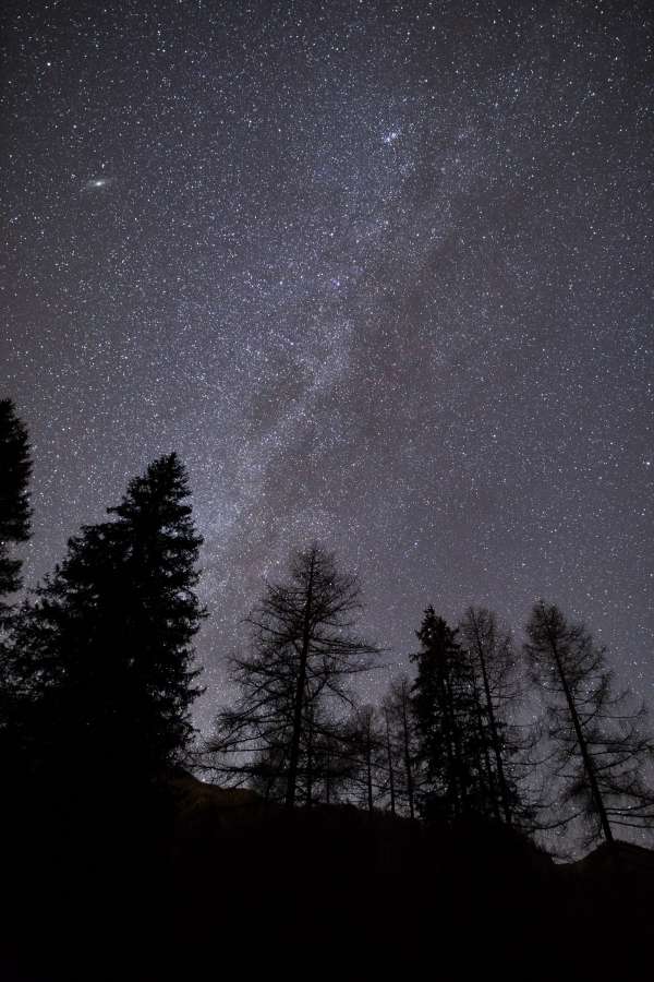 galáxia, noite, céu, natureza, plano de fundo, paisagem, astronomia, espaço, estrela, luz, universo, leitoso, bela, forma, viagem, cosmos, estrelado, ciência, montanha, azul, constelação, cósmica, Via Láctea, escuro, ao ar livre , exploração, aventura, brilhante, paisagem, colina, rocha, vista, estrelas, turismo, cena, profundo, preto, tranquilo, abstrato, verão, astrofotografia, brilhante, cênica, beleza
