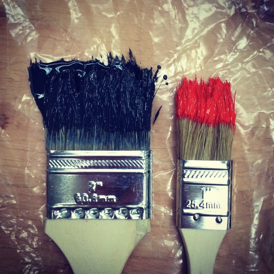 arquitetura, escova, escovas, dois, cor, pintura, vermelho, preto, cor, remodelar, renovar, decoração, decorar, pintar, ninguém,