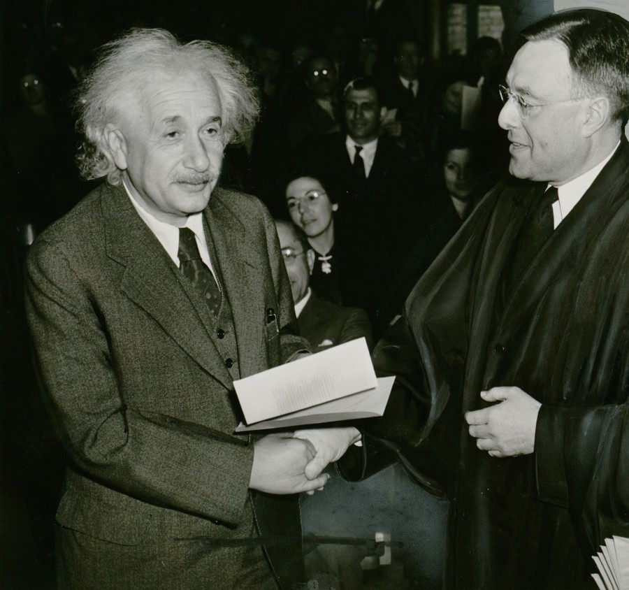 Albert Einstein, personalidade, cientista, ciência, caráter, história, histórico, relatividade, teoria, retrato, física, preto e branco, 1900,