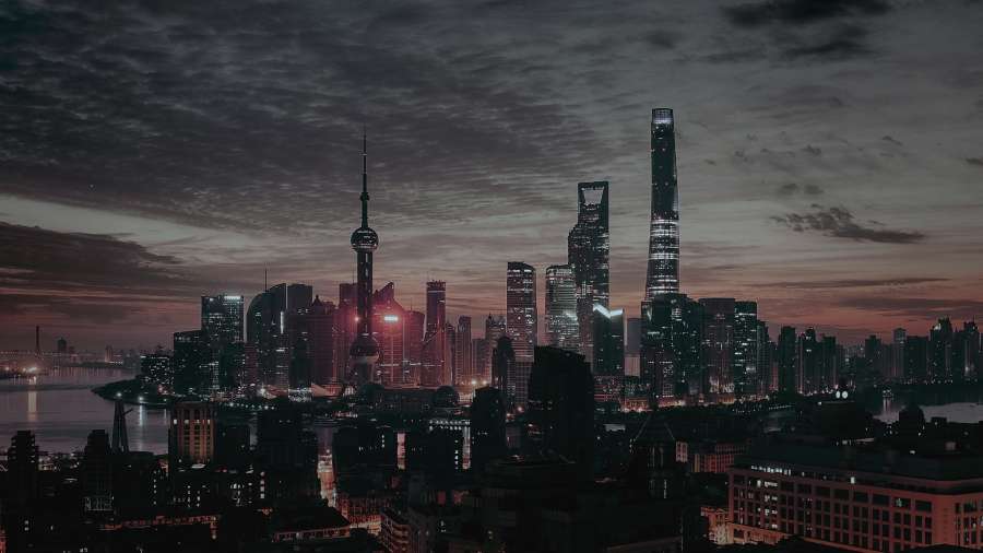 nenhuma pessoa, arranha-céu, xangai, ásia, paisagem urbana, ao ar livre, rio, horizontal, panorâmica, reflexão, fotografia, torre, moderno, azul, exterior do edifício, lugar famoso, pudong, céu, pôr do sol, destinos de viagem, cor vibrante, arquitetura, cidade , turismo, viagens, finanças empresariais e indústria, torre jin mao, centro financeiro mundial de xangai, o bund, horizonte urbano, temor, paisagem de nuvens, comércio, centro da cidade, finanças, financeiro, iluminado, luxo, metrópole, oriental, prosperidade, horizonte, tráfego , centro, china, distrito, crepúsculo, distrito financeiro, alto, majestoso
