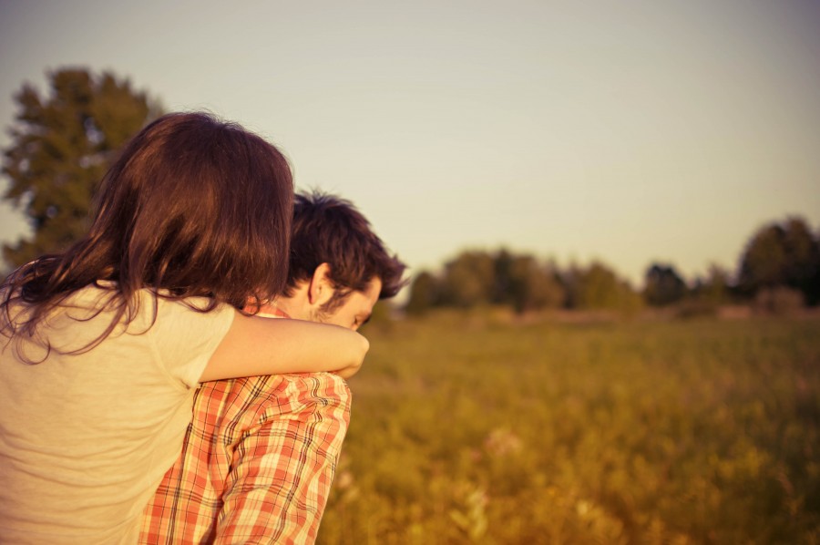 duas pessoas, casal, homem, mulher, fora, amor, ao ar livre, dia, jovem, abraço, abraço,
