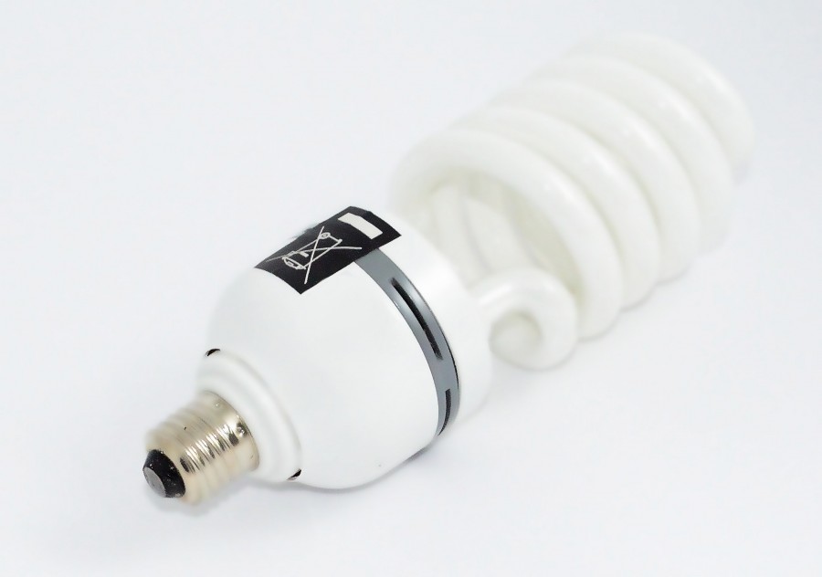 lâmpada, baixo consumo, economia, salvar, electricidade, poder, conceito, energia, fundo branco, um, conservar, meio ambiente, proteção, elemento, tubo, tecnologia, idéia, conservação, kilowatt, luz, luminosidade, alternativa, campo, substituição espiral