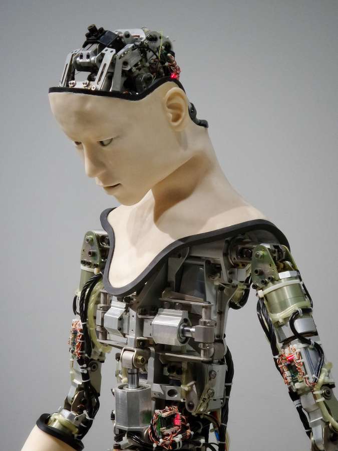 robô, robótico, tecnologia, futurista, ciborgue, inteligência artificial, computador, humanóide, IA, renderização 3D, cibernética, digital, Android, futuro, máquina, automação, ilustração, eletrônico, tecnologia, mão, artificial, branco, autômato, ciência, inteligência, robô humanóide, automático, braço, cibernético, análise, tela, mecânico, segurando, dados, dedo, isolado, negócios, virtual, moderno, humano, inovação, biônico, metal, escritório, homem, interface, tablet, comunicação, pesquisa , holograma