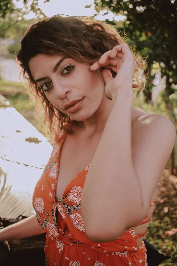Brasileiro, Latino, Mulher, Jovem, Beleza, Modelo, Ao ar livre, Olhando para a câmera, Olhando para a câmera, Dia, Mulher, 20 anos, Brasil, Colorido, Retrato,