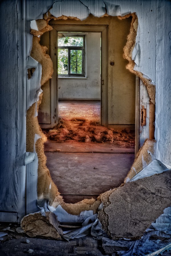 ruína, decadência, casa, construção, dilapidado, derrotou, idade, demolição, sair, portas, alvenaria, edifício antigo, esquecer, passagem, janela, papel de parede, quebrado, doente, destruição, arquitetura, decaimento , atropelado, casa velha, casa solitária, solitária, hd Vetor