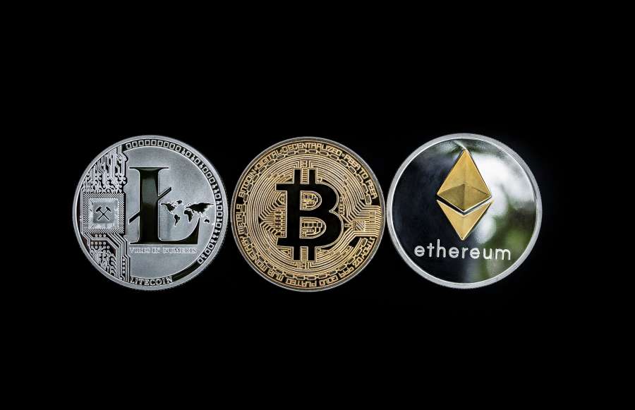bitcoin, negócios, moeda, dinheiro, virtual, moeda, criptomoeda, digital, câmbio, criptografia, conceito, comércio, blockchain, ouro, economia, finanças, bancário, bit, dourado, criptografia, pagamento, eletrônico, financeiro, internet, mineração, dinheiro, banco, btc, plano de fundo, tecnologia, símbolo, mercado, pagamento, web, comércio, global, computador, investimento, comprar, internacional, comércio eletrônico, valor, anônimo, carteira, poupança, rede, moeda de bits, ethereum, litecoin, 
