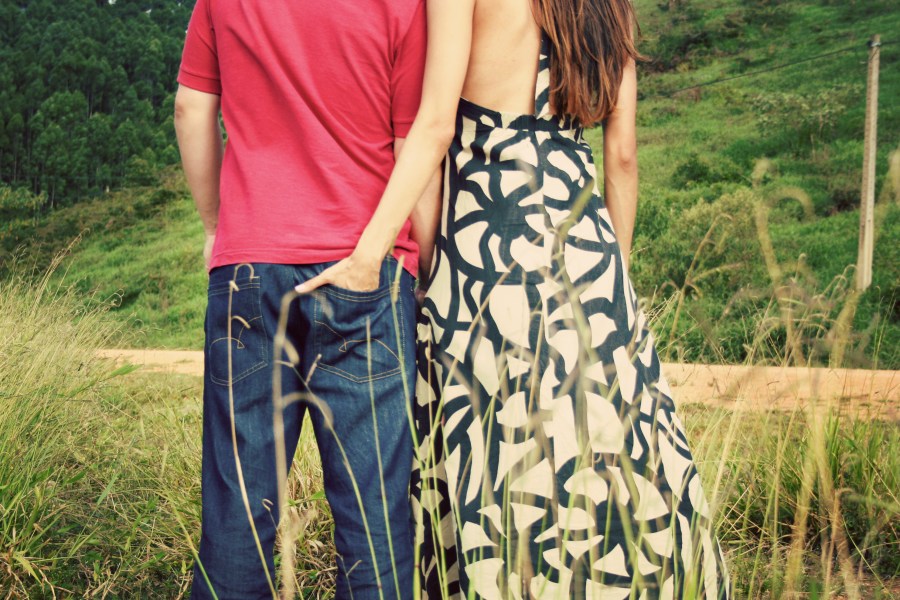 Casal, Amor, Praia, Jovem adulto, jovem, Duas pessoas, abraços, abraço, fora, verão, Férias, segurando as mãos, fora, vermelho, bolso, amor,