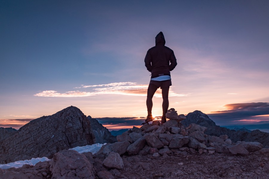 homem, montanha, pico, topo, jovem, trekking, pôr do sol,