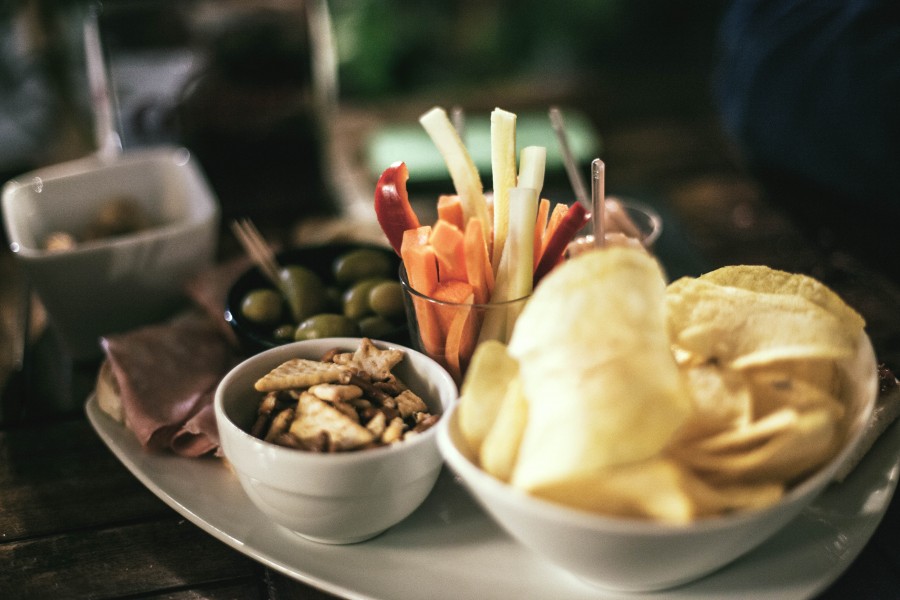 picado, refeições, tabela, meditarraneo, maditarranea, prato, gourmet, batatas fritas, azeitonas, snaks,