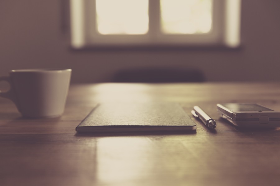 marcador, secretária, café, taça, agenda,