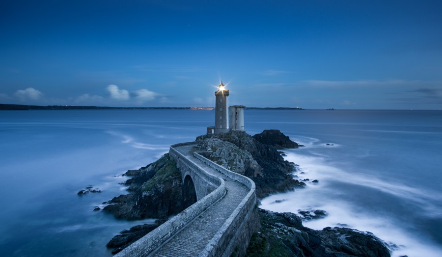 Plouzane, França, Europa, noite, costa, arquitetura, ninguém, paisagem, costa, farol, luz, estrada, conceito, guia, hd wallpapers, 4k wallpapers