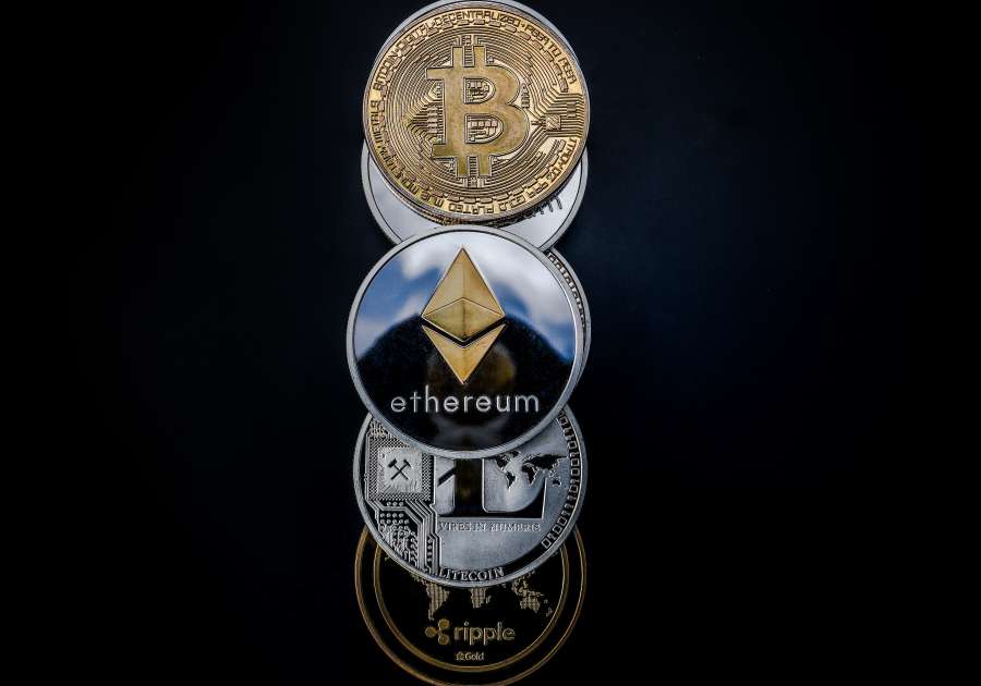 bitcoin, negócios, moeda, dinheiro, virtual, moeda, criptomoeda, digital, câmbio, criptografia, conceito, comércio, blockchain, ouro, economia, finanças, bancário, bit, dourado, criptografia, pagamento, eletrônico, financeiro, internet, mineração, dinheiro, banco, btc, plano de fundo, tecnologia, símbolo, mercado, pagamento, web, comércio, global, computador, investimento, comprar, internacional, comércio eletrônico, valor, anônimo, carteira, poupança, rede, moeda de bits, ethereum, litecoin, 
