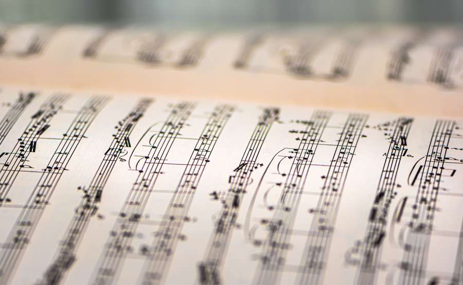 música, símbolo, musical, folha, nota, plano de fundo, elemento, clave, melodia, sinal, clássico, arte, chave, design, som, ilustração, resumo, preto, agudos, vetorial, papel, piano, gráfico, estilo, página, decoração, composição, linha, concerto, forma, branco, conceito, pauta, textura, equipe, moderno, linhas, música, compositor, bela, tom, baixo, ícone, silhueta, padrão, linha, conceitual, retro, imagem
