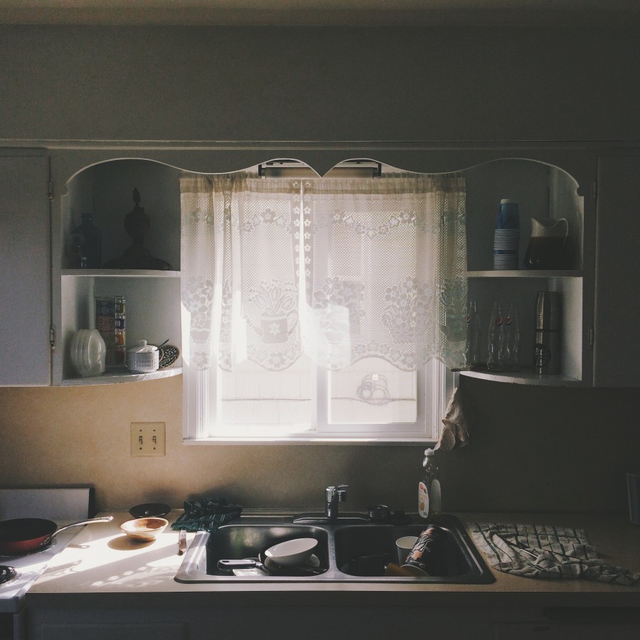 cozinha, interior, sujo, pratos, janela, casa, ninguém, lavar, pia,