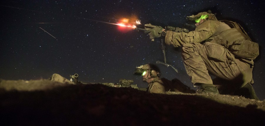 arma, armas, soldado, soldados, atirar, tiro, tiro, tiro, perigo, fogo, pontaria, guerra, pessoas, militares, militares, táticas, treinamento,