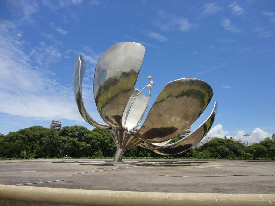 monumento, urbano, parque, turismo, arquitetura, cidade, buenos aires, flor, turismo, argentina, viagem, américa do sul, plano de fundo, bela, paisagem urbana, pano de fundo histórico, floralis generica, ao ar livre, ao ar livre, estilo de vida, recoleta, pontos de referência, ícone, cena urbana, metal, flor de aço, quadrado, melatica, pontos turísticos, marco, fotografia urbana, cultura argentina
