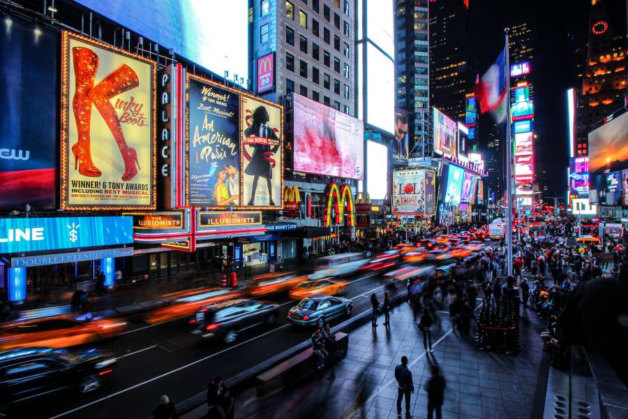 arquitetura, cidade de nova york, arranha-céu, time square, moderno, manhattan, urbano, turismo, táxi amarelo, atração, ny, estados unidos, ocupado, anúncio, marcos famosos, iluminação neon, negócios, entretenimento, broadway street, midtown, new york noite, sinal de néon, destinos, Nova York, Viagem nos EUA, Estrada, Edifício, Lugar famoso, Publicidade, Viagem, Anúncios, Símbolo de néon, Ponte do Brooklyn, Desfoque, Famoso, Turista, Colorido, Centro da Cidade, América, Sinais, Pessoas, Rua de Nova York , panorama, metropolitano, nova iorque, horizonte de nova iorque, americana, metro de nova iorque