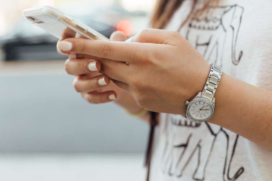 Telefone, Mãos, Relógio, Olhando para o telefone, Tecnologia, Tecnologia, Telefone, Dedo, IPhone, Smartphone, Moda, Estilo, Unhas