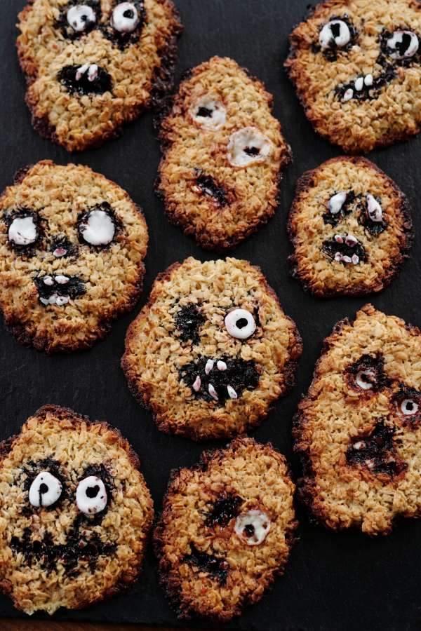 outono, dia das bruxas, feriado, doce, plano de fundo, assustador, assustador, celebração, decoração, decoração, biscoitos, festa, fantasma, véspera, presente, boo, feliz, padrão, doce ou travessura, cena, festivo, design, layout, comemorar, criativo, elegante, flatlay, mesa, tudo sagrado, presente, conceito, criador, horror, moderno, bruxa, laranja, bolo, biscoito, comida, esqueleto, delicioso, tradicional, outubro
