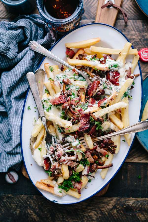 refeições, bandeja, prato, batatas fritas, salsa, bacon, bacon, creme, queijo, gourmet, batatas, bengalas,