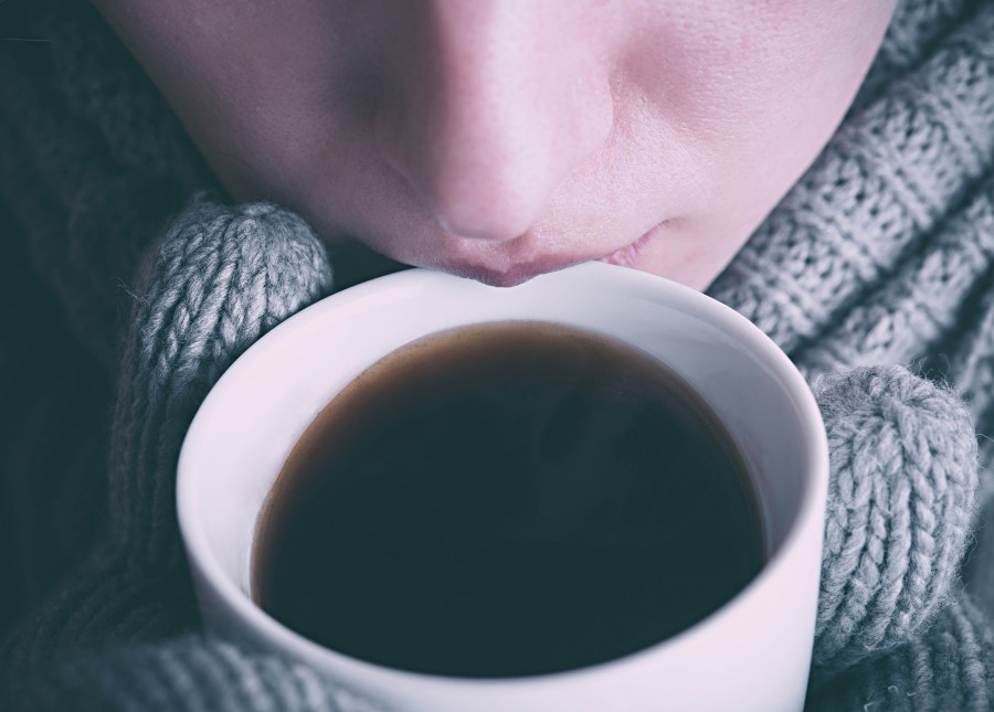um, pessoa, pessoas, mulher, luvas, luva, tecido, lã, gelado, café, copo, bebida, quentes, inverno, conceito,