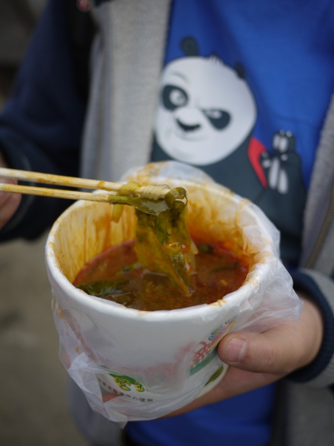 uma pessoa, pessoas, homem, refeições, comer, comida, ásia, asiático, china, macarrão, arroz,