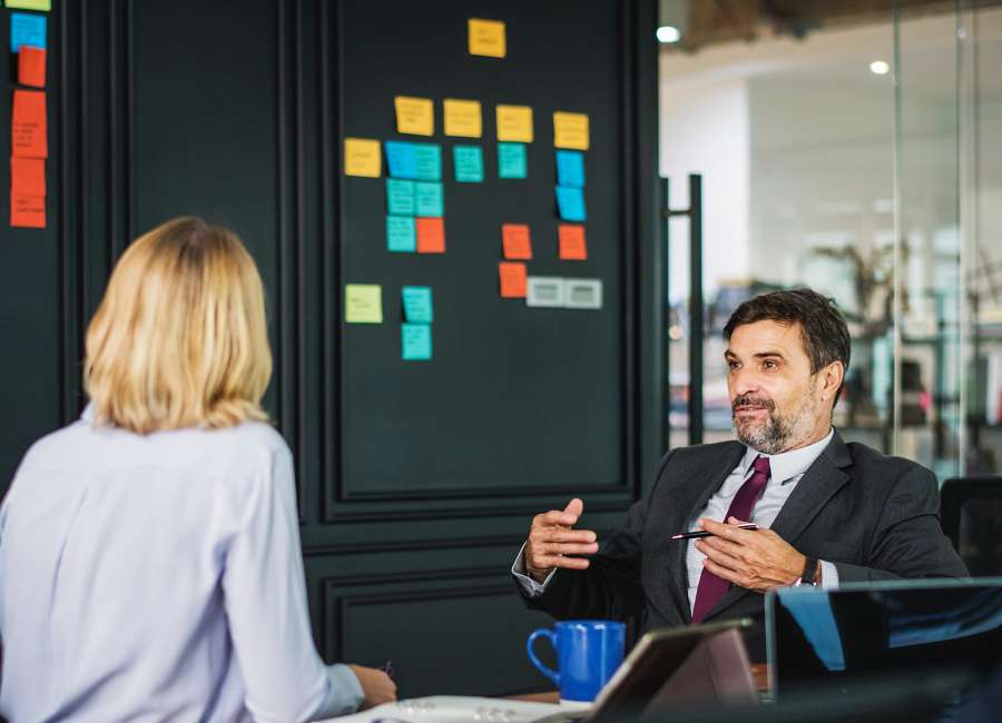 grupo trabalho, grupo, trabalho, reunião, duas pessoas, interior, escritório, negócio, estratégia, conversa, formal, planejamento, conceito,