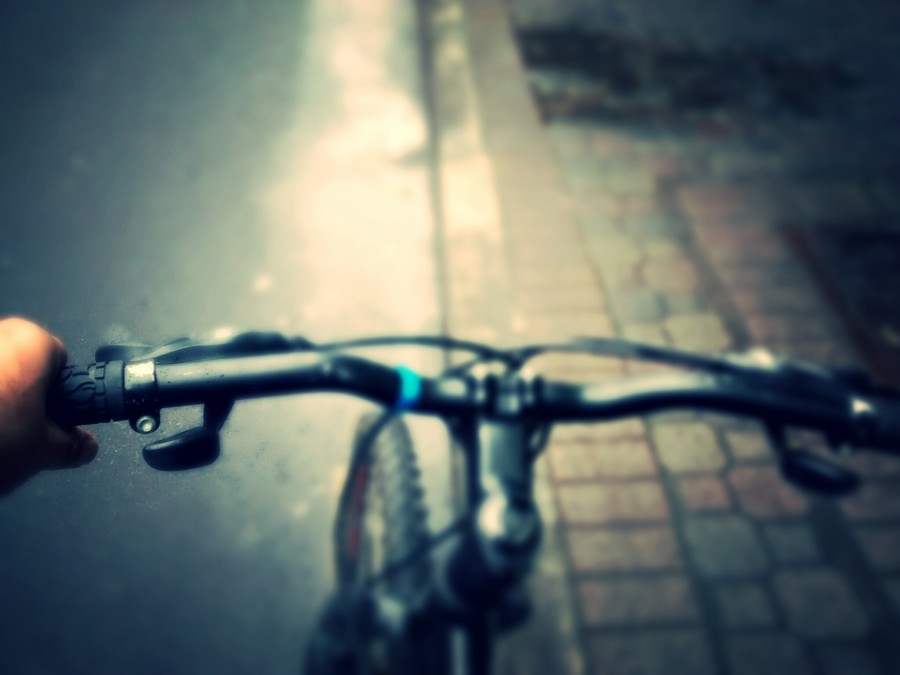 bicicleta, guidão, rua, dirigindo, conceito, close-up,
