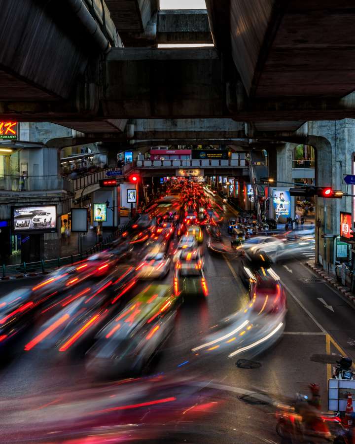 noite, rua, estrada, trânsito, avenida, carro, cidade, urbano, pressa, transporte, viagem, luz, transporte, congestionamento, hora, plano de fundo, movimento, rodovia, centro da cidade, ocupado, bokeh, veículo, desfoque, Tailândia, cidade, vista, turva, resumo, engarrafamento, velocidade, dirigir, bangkok, poluição, desfocado, negócios, pista, automóvel, arquitetura, ônibus, direção, crepúsculo, aérea, cena, meio ambiente, rota, freio, caminho, paisagem urbana,
