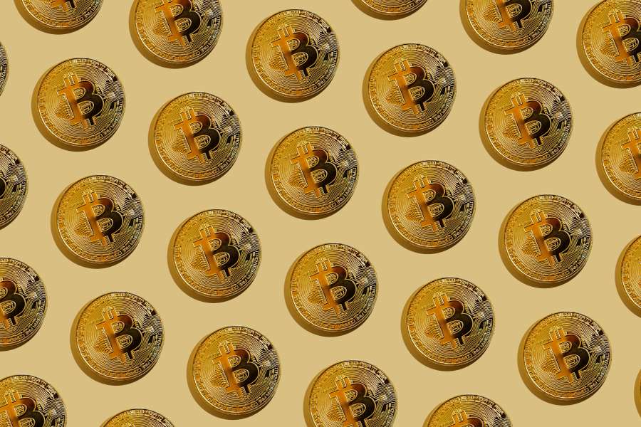 bitcoin, finanças, moeda, criptografia, dinheiro, negócios, moeda, digital, câmbio, conceito, tecnologia, criptomoeda, virtual, financeiro, mineração, blockchain, criptografia, eletrônico, mercado, bancário, comércio, plano de fundo, pagamento, investimento, web, internet, economia, ouro, bit, banco, pagamento, dinheiro, ilustração, símbolo, rede, vetor, global, btc, ícone, computador, dourado, internacional, cadeia de bloco, design, sinal, carteira, plana, criptomoeda, crescimento, transação