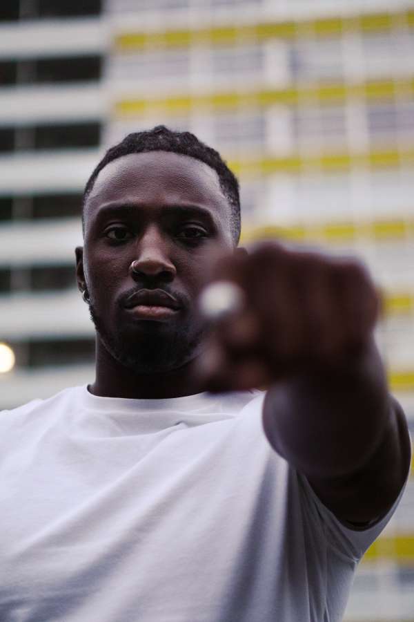 frustrado, ficar, frustração, preto, execução, recorte, africano, curto, afro-americano, frontal, masculino, policial, homem, irritado, irritado, menino, policial, americano, punho, raiva, ocupação, afro, segurança, grito, agressivo, enfurecido, agressão, estresse, estressado, adulto, jovem, gritar, azul-petróleo, desaprovar, alto, ativista, público, enojado, amplificar, bater
