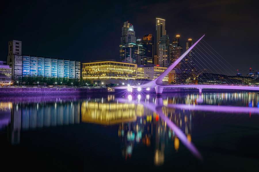 argentina, ponte, paisagem urbana, arquitetura, porto, linha do horizonte, urbano, água, cidade, noite, orla, edifício, distrito, rio, centro da cidade, moderno, negócios, buenos aires, puerto madero, bairro, marco, cais, comercial, exterior, viagem, porto, doca, navio, américa, escritório, cultura, turismo, porto, madero, passarela, céu, sul, américa do sul, capital, arranha-céu, ponte das mulheres, latim, luz, buenos, aires, ponte estaiada, latina américa, vida urbana, destino, cais
