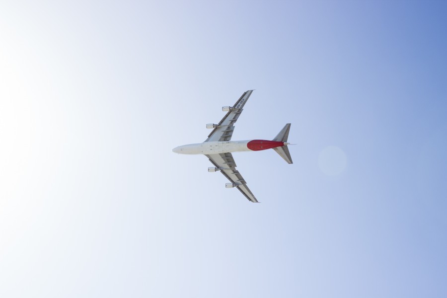 avião, comercial, voando, vista inferior, céu, viagem, viagem,