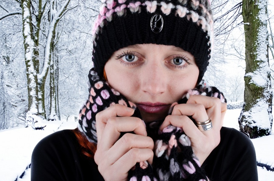 mulher, jovem, inverno, frio, 20 anos, olhe, olhando para câmera, close-up, floresta, neve,
