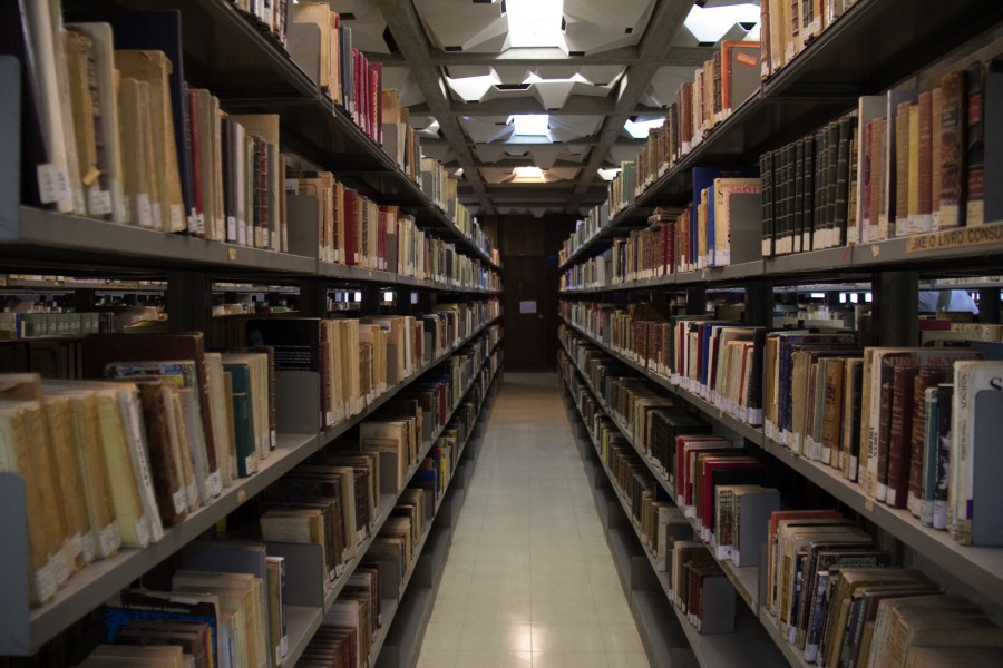 interio, corredor, biblioteca, estudo, salão, livro, livros, conhecimento, linha, estante, prateleiras, universidade, faculdade, educação,