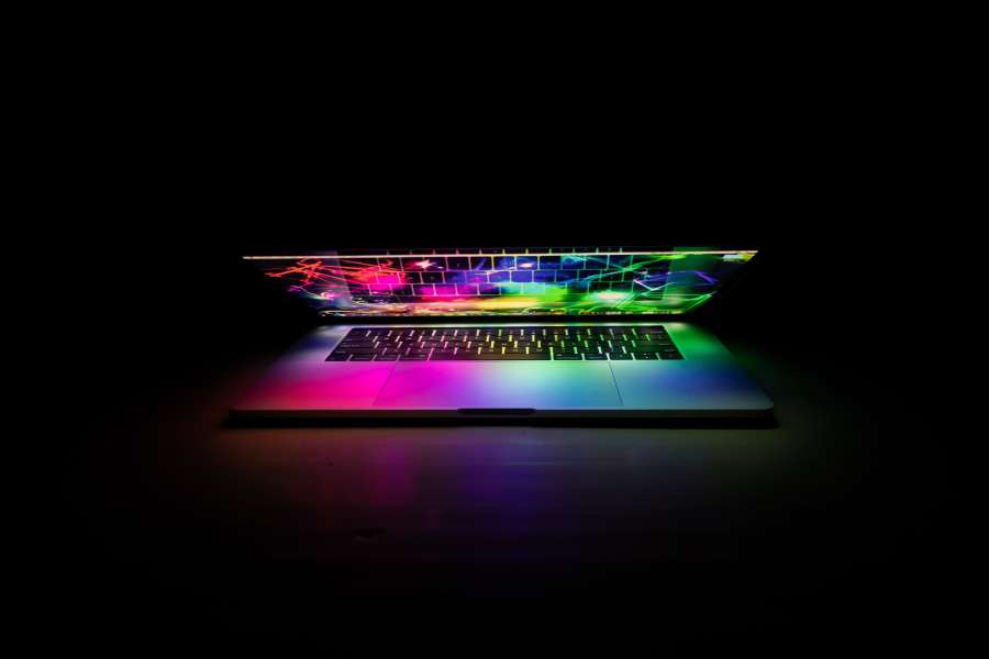 laptop, computador, tela, design, cores, colorido, fundo preto, escuro, tecnologia, gadget, jogador,