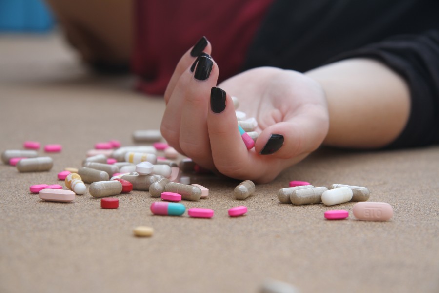vício, mulher, morte, overdose, pílulas, pílulas, pílula, medicação, abuso, depressão, doença,