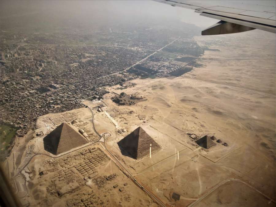 Egito, pirâmide, viagem, avião, áfrica, avião, turismo, monumento, mundo, arquitetura, história, aeronave, deserto, vôo, férias, jornada, viagem, cairo, antigo, transporte, Gizé, céu, marco, egípcio, paisagem, famosos, torre, verão, cultura, símbolo, velho, terra, ícone, visita, plano de fundo, internacional, cidade, civilização, arqueologia, Roma
