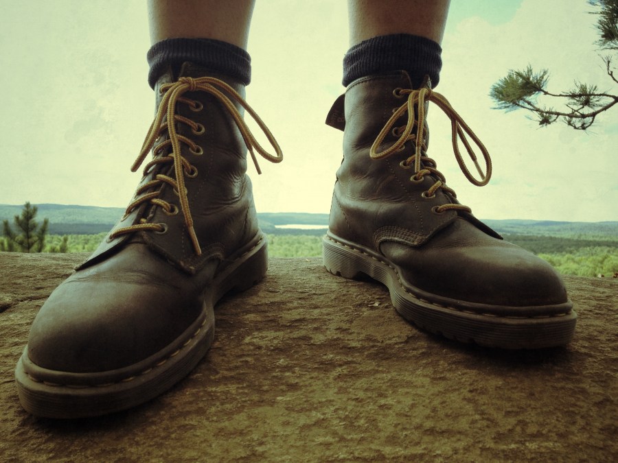 uma pessoa, homem, sapatos, sapato, pegada, firme, firmeza, verão, borsego, borgonha, borseguies, couro, duro, exterior, andar, close-up, marrom, bota, botas, quente, quente, cadarços, cadarço,