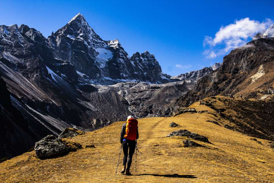 montanha, escalada, nepal, pico, topo, himalaia, everest, monte, viagem, cimeira, caminhada, caminhada, montanhismo, paisagem, aventura, caminhante, montanhista, alpinista, natureza, turista, esporte, extremo, rocha, homem, escalada, ao ar livre, caminhada, expedição, ativo, gelo, Alpes, sucesso, risco, liberdade, mochila, atividade, desafio, pessoas, neve, alto, cume, alcance, objetivo, motivar, céu, motivação, alcance, líder, viagem, explorar